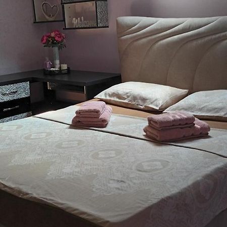 Appartamento Apartman Gaga Pirot Esterno foto