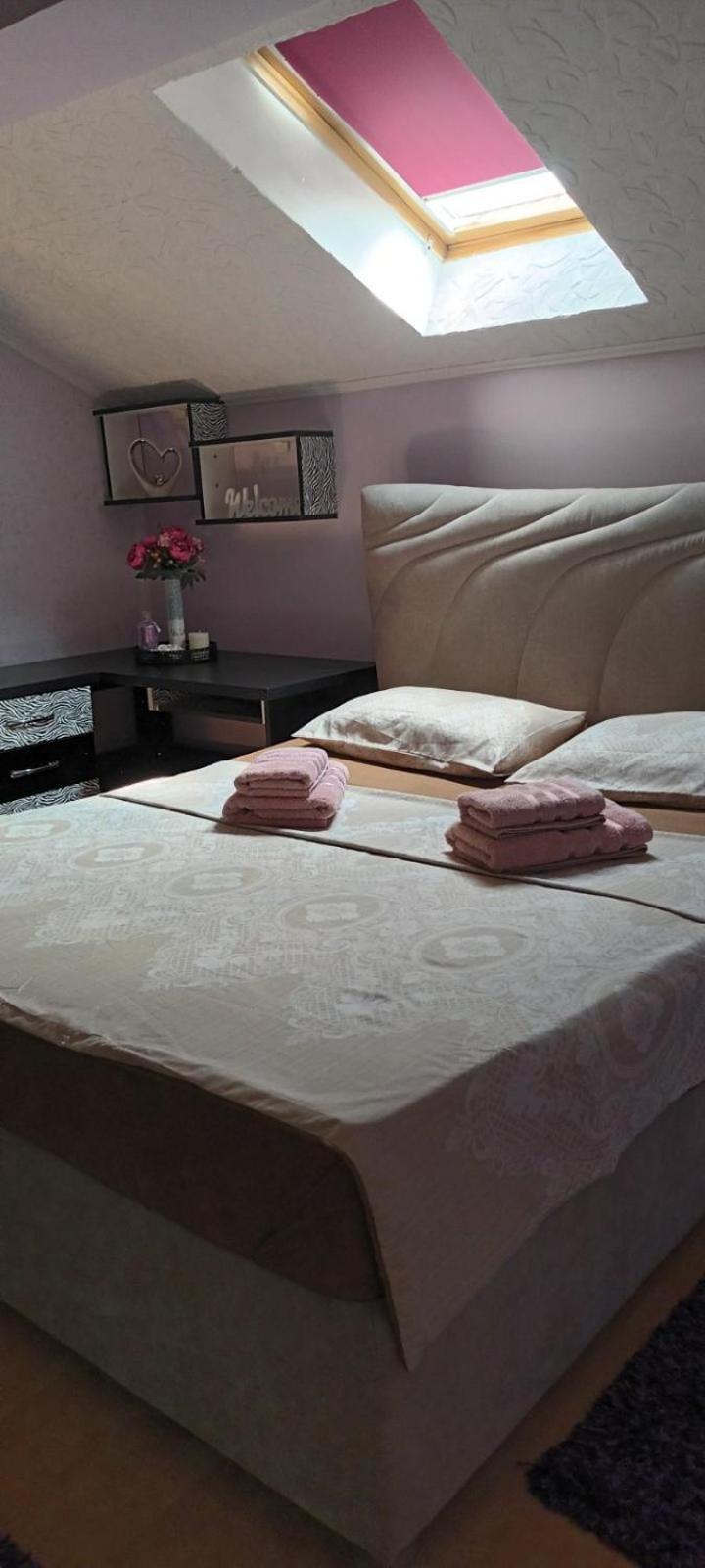 Appartamento Apartman Gaga Pirot Esterno foto